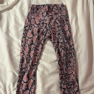 Printed Fabletics Athletic Leggings size small — lightly worn